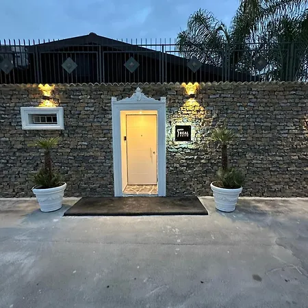 ゲストハウス Real 4*